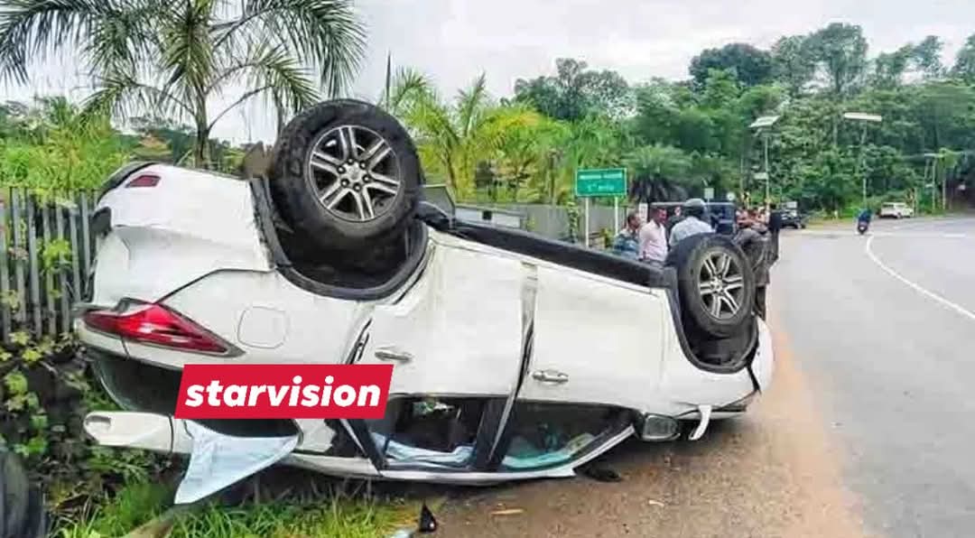 കാർ തലകീഴായി മറിഞ്ഞ് ആറുപേർക്ക് പരിക്ക് *                         പാലാ പൊൻകുന്നം റോഡിൽ അഞ്ചാംമൈലിൽ കാർ നിയന്ത്രണം വിട്ട് മറിഞ്ഞ് ആറുപേർക്ക് പരിക്കേറ്റു