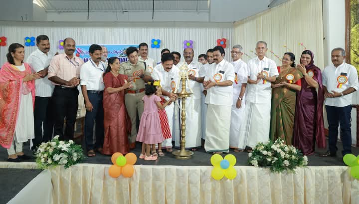 ഇടുക്കി ജില്ലയിൽ ഒന്നാം ക്ലാസിലേക്ക് പ്രവേശനം നേടിയിരിക്കുന്നത് 5278 കുട്ടികൾ. ജില്ലാതല സ്‌കൂള്‍ പ്രവേശനോത്സവം നടന്നു.